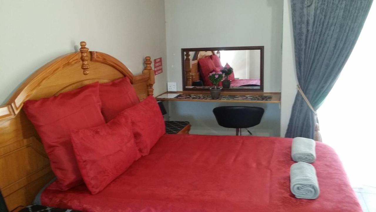 Chariots Guest House Πολοκουάνε Εξωτερικό φωτογραφία