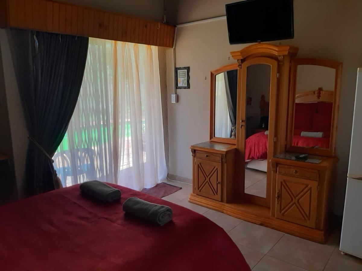 Chariots Guest House Πολοκουάνε Εξωτερικό φωτογραφία